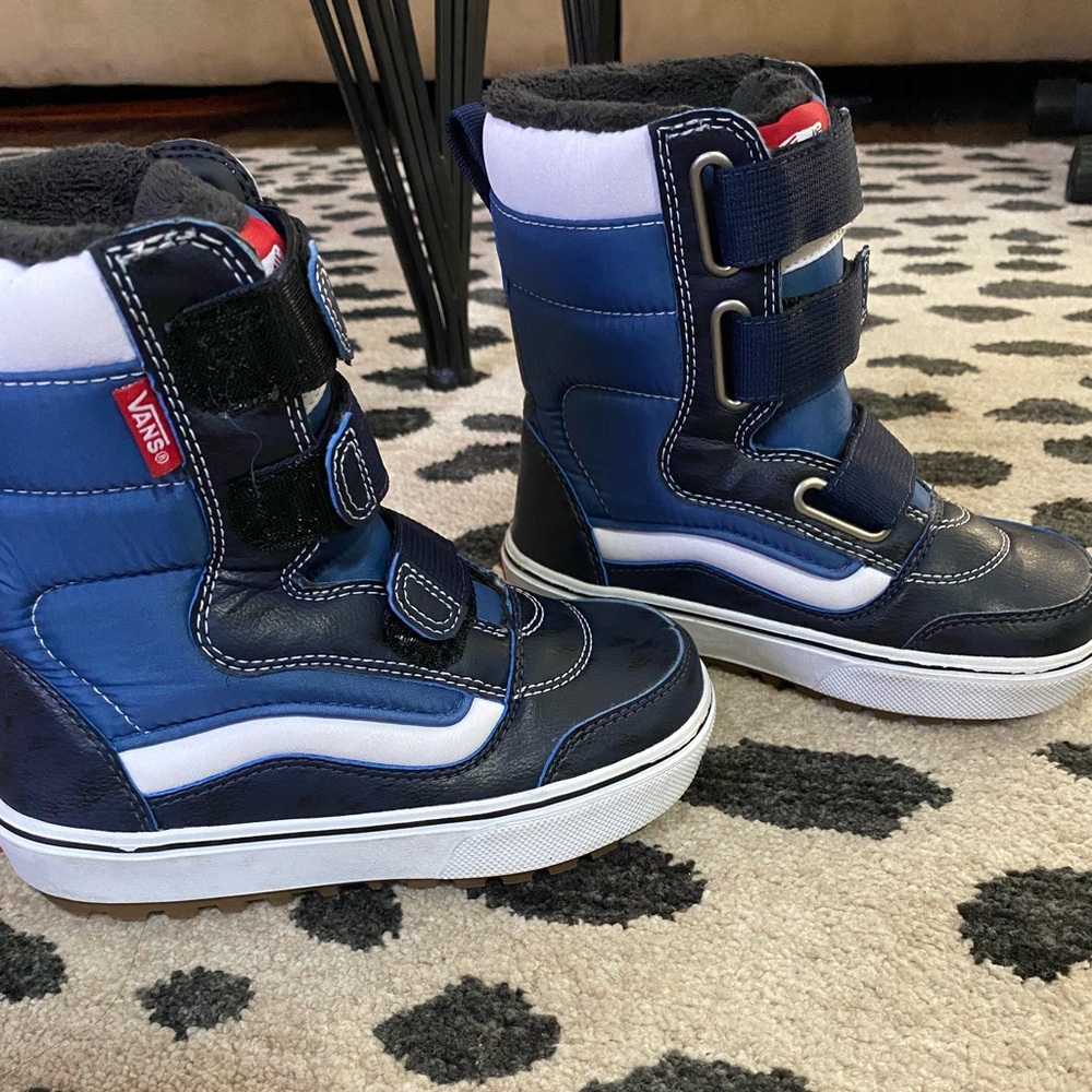 New Vans snow cruiser boot- blue - size 1y little boy